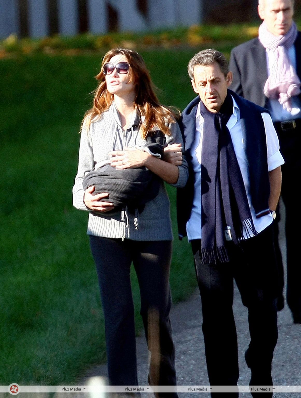 Nicolas Sarkozy and wife Carla Bruni taking a stroll with Giulia | Picture 113964